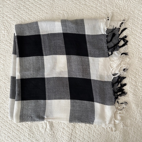 Urban Outfitters Gingham Utah Plaid Checkered Scarf Black White Fringe - Picture 2 of 7